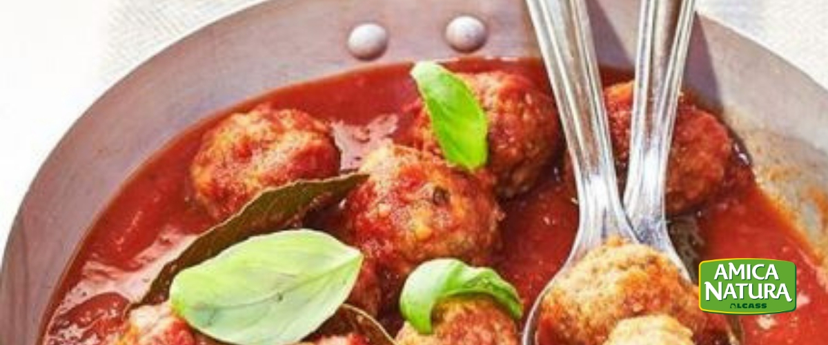 Polpette di carne al sugo di pomodoro con basilico